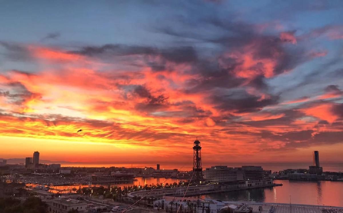 atardecer-sobre-la-ciudad-de-barcelona-35732-xl