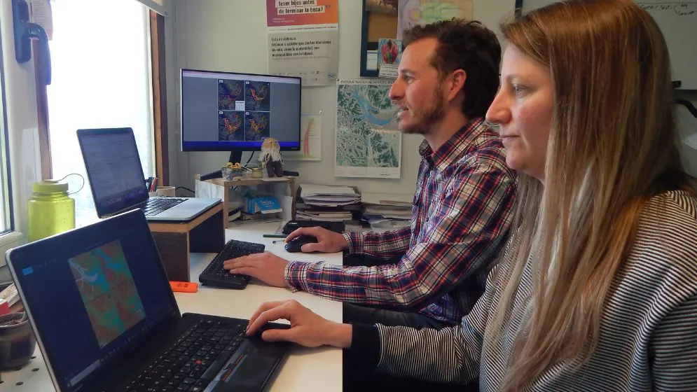 Federico-L.-Scartascini-y-Alhue-Bay-Gavuzzo