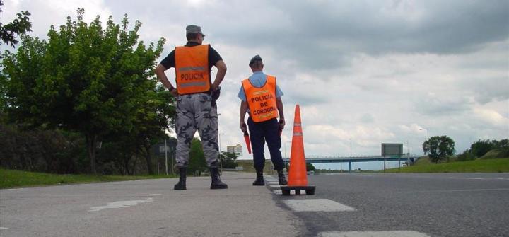 Control-de-la-Policia-de-Cordoba-en-ruta