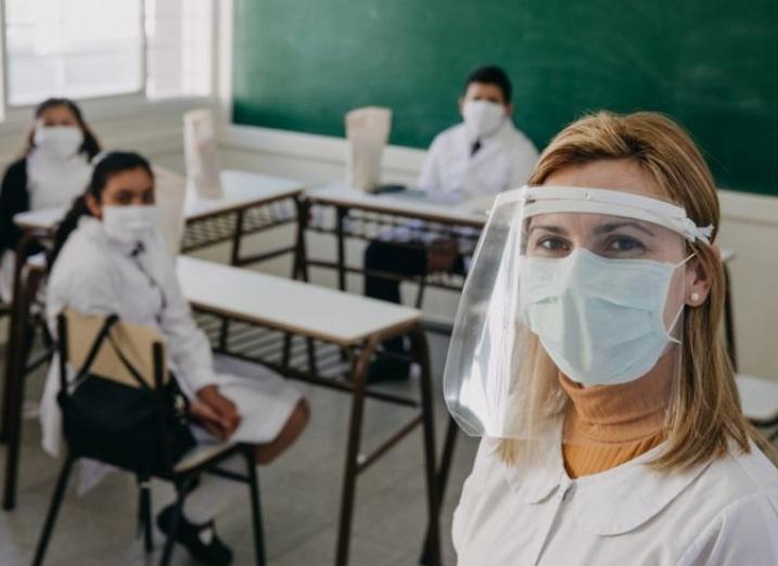 estudiantes barbijos