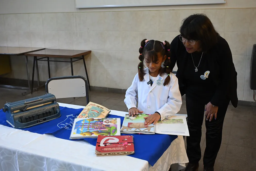 Nahiara-Albornoz-Rodriguez-libro-braille-3