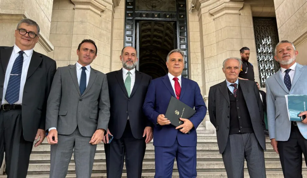 Llaryora-corte-suprema-2-1024x596