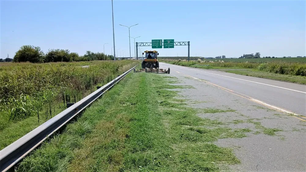 RN 33 - CORTE DE PASTO ENTRE SANFORD Y CHABAS - 20-2-25 (1)