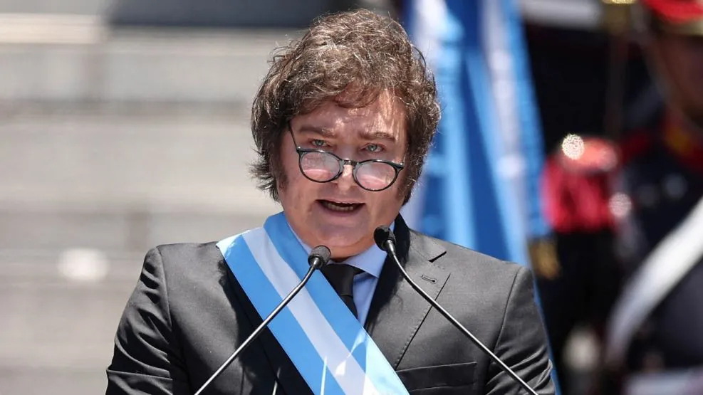 javier-milei-en-su-discurso-de-apertura-de-espaldas-al-congreso