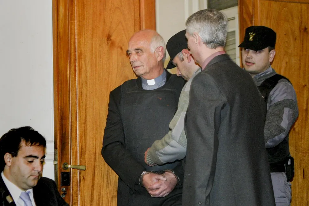 Von Wernich, condenado por genocidio
