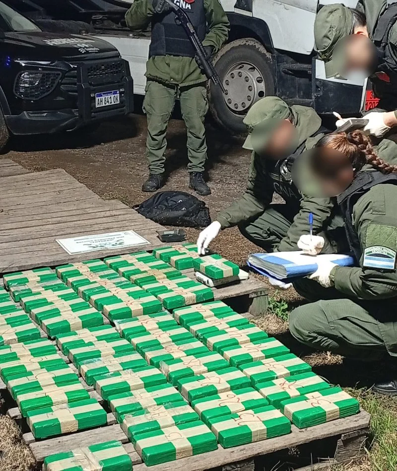 gendarmeria_secuestro_52_kilos_de_cocaina_y_detuvo_a_una_persona_en_un_control_de_ruta_en_santa_fe