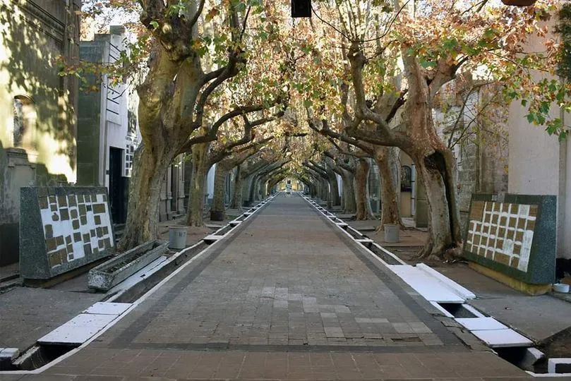 cementerio acceso