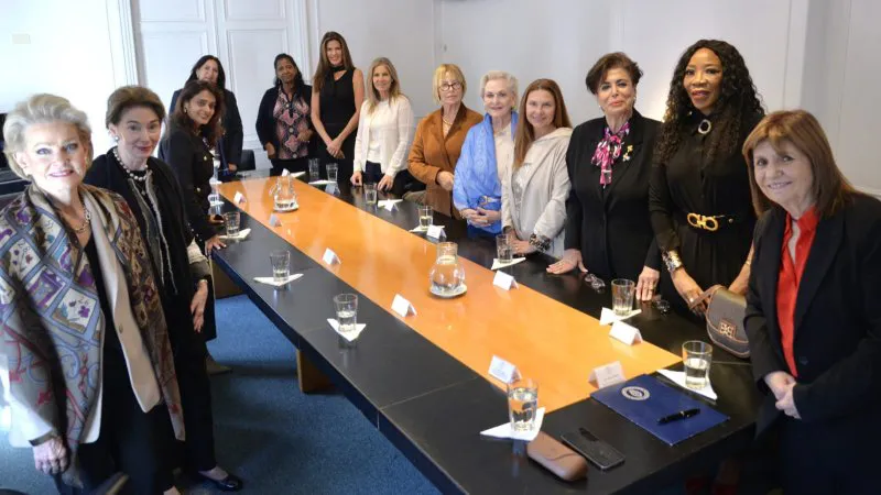 2_la_ministra_bullrich_se_reunio_con_el_grupo_internacional_de_mujeres_lideres