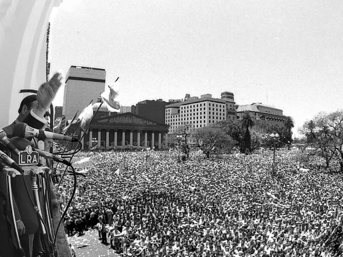 35-anos-de-democracia-alfonsin-en-el-cabildo-victor-bugge
