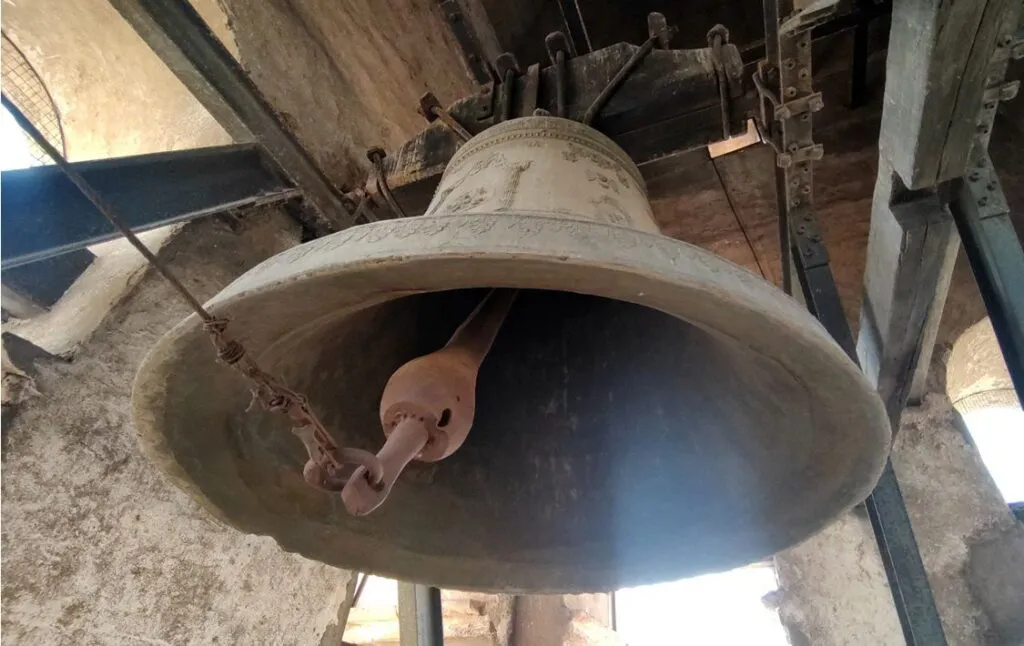 Campana-compania-de-jesus-1024x646