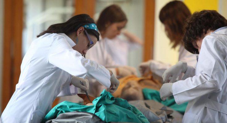 Estudiantes-Medicina-735x400